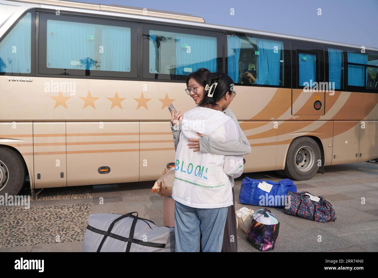DEZHOU, CHINA - SEPTEMBER 7, 2023 - Two volunteer students from Shandong Dezhou University hug each other in Dezhou city, Shandong province, China, Se Stock Photo