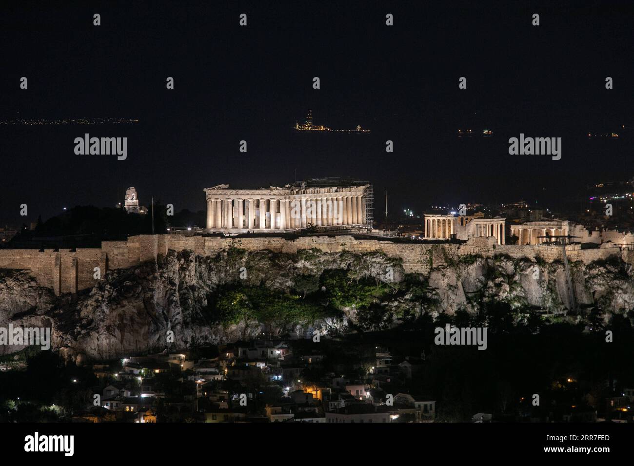 210327 -- ATHENS, March 27, 2021 -- Photo taken on March 27, 2021 shows the Acropolis hill with lights illuminated ahead of Earth Hour in Athens, Greece. Lights around the world are turned off at 8:30 p.m. local time on Saturday to mark Earth Hour 2021. Photo by /Xinhua GREECE-ATHENS-ACROPOLIS-EARTH HOUR LefterisxPartsalis PUBLICATIONxNOTxINxCHN Stock Photo