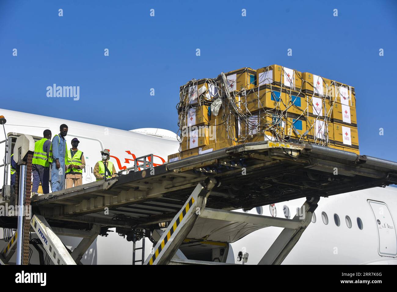 210330 -- ADDIS ABABA, March 30, 2021 -- Workers unload China s Sinopharm COVID-19 vaccines, donated by the Chinese government to Ethiopia, at the Addis Ababa Bole International Airport in Addis Ababa, Ethiopia, on March 30, 2021. Photo by /Xinhua ETHIOPIA-ADDIS ABABA-COVID-19-VACCINE-CHINA-DONATION MichaelxTewelde PUBLICATIONxNOTxINxCHN Stock Photo