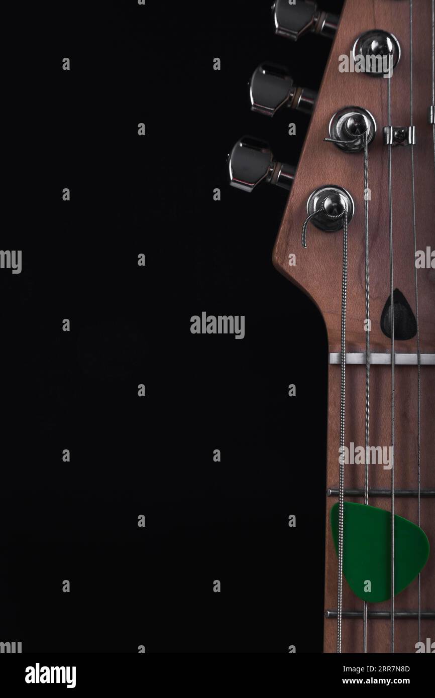 Pick strings electric guitar Stock Photo Alamy