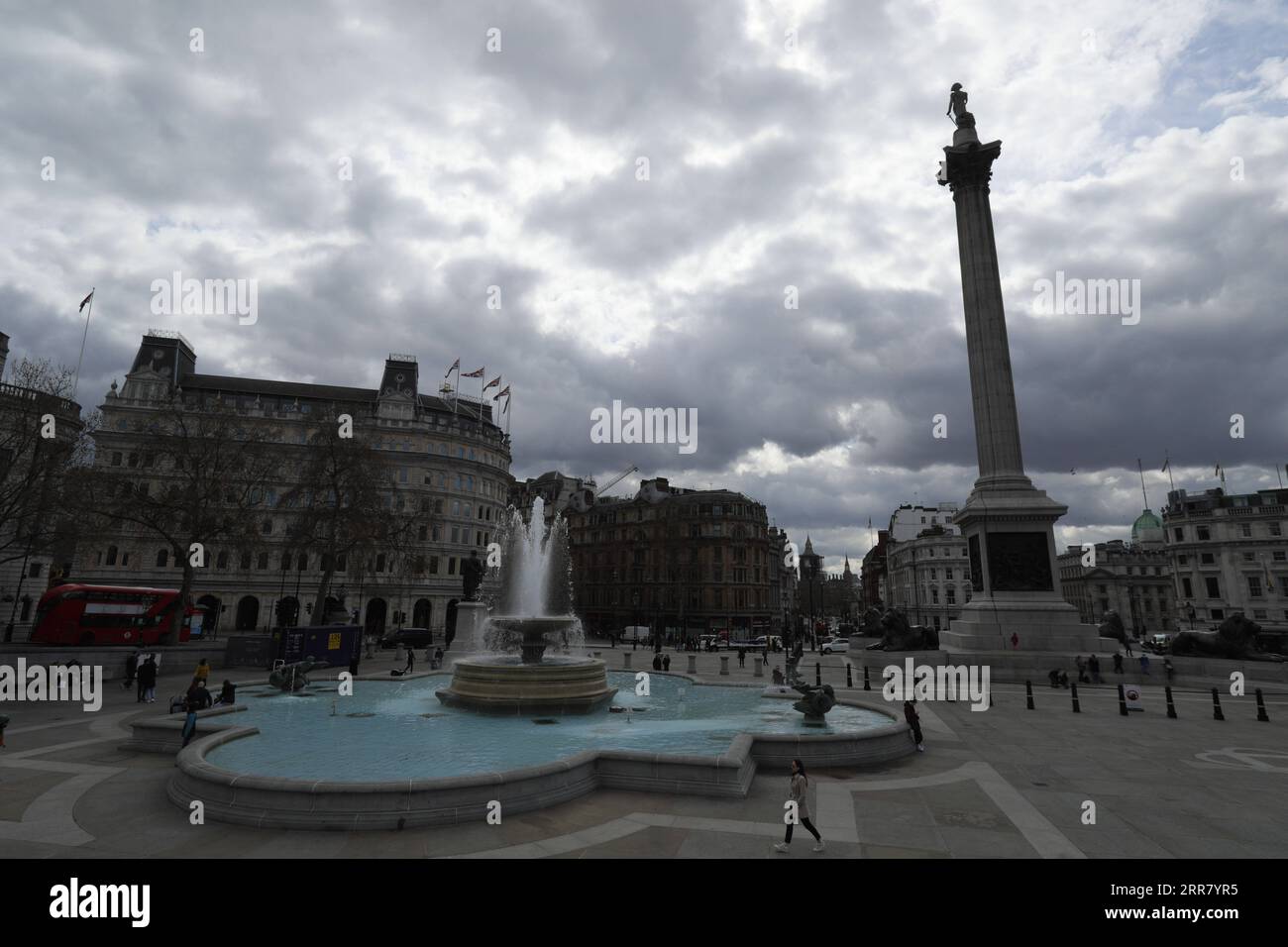 210409 -- LONDON, April 9, 2021 -- People walk through Trafalgar Square in London, Britain, on April 9, 2021. COVID-19 deaths in Europe surpassed the one million mark on Friday, reaching 1,001,313, according to the dashboard of the World Health Organization s Regional Office for Europe. Photo by /Xinhua BRITAIN-LONDON-COVID-19 TimxIreland PUBLICATIONxNOTxINxCHN Stock Photo