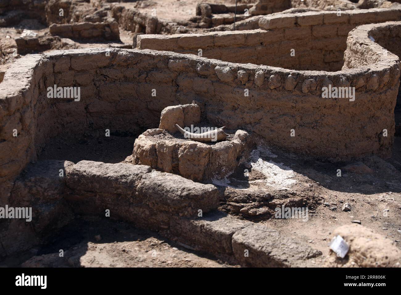 210410 -- LUXOR, April 10, 2021 -- The archeological site of the Lost Gold City is pictured in Luxor, Egypt, April 10, 2021. An Egyptian archeological mission announced on Thursday the discovery of a 3,000-year-old Lost Gold City LGC in Egypt s monument-rich city of Luxor. An Egyptian mission, headed by renowned Egyptian archeologist Zahi Hawass, in collaboration with Egypt s Supreme Council of Antiquities, found the city that was lost under the sand. The city, known as The Rise of Aten, dates back to the reign of Amenhotep III, and continued to be used by king Tutankhamun.  EGYPT-LUXOR-ARCHEO Stock Photo