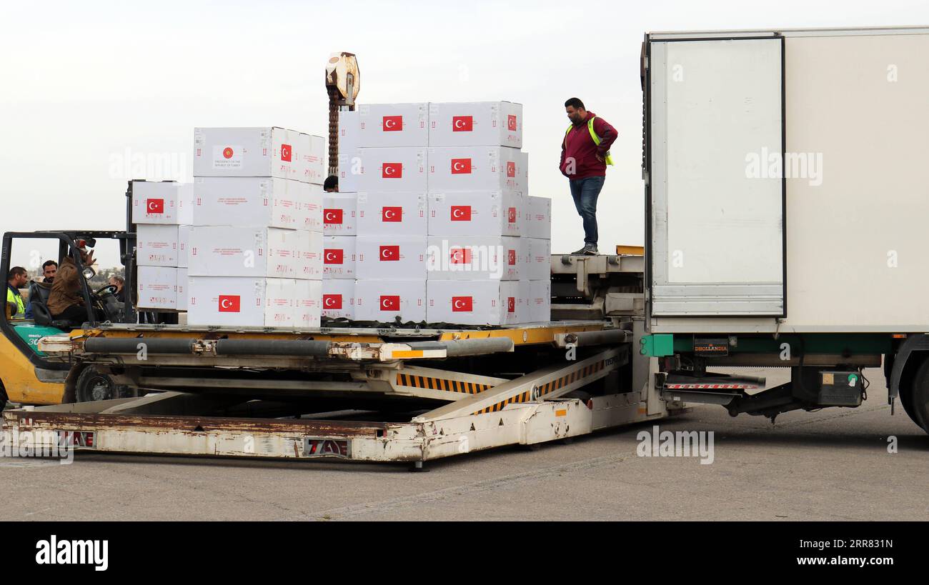 210414 -- TRIPOLI, April 14, 2021 -- Boxes of the Sinovac COVID-19 vaccine are transferred at an airport in Tripoli, Libya, on April 14, 2021. Libya s Ministry of Health on Wednesday announced receiving 150,000 doses of the Chinese COVID-19 vaccine Sinovac from Turkey. The ministry said the batch was provided within the framework of mutual cooperation between Libya and Turkey. Photo by /Xinhua LIBYA-TRIPOLI-COVID-19 VACCINE-ARRIVAL HamzaxTurkia PUBLICATIONxNOTxINxCHN Stock Photo