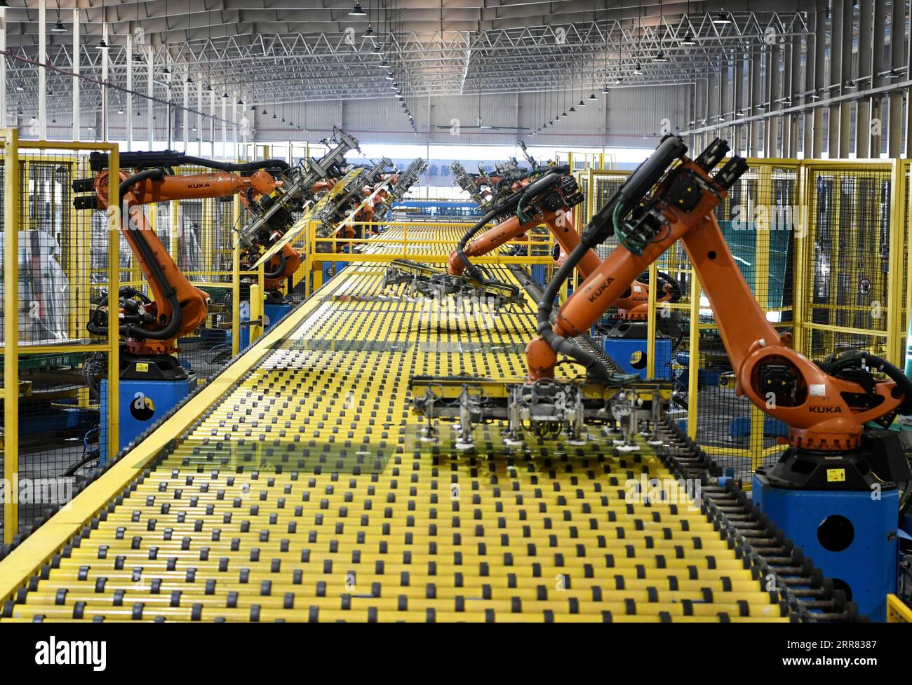 210415 -- WASHINGTON, April 15, 2021 -- Robots operate on a production line at an automotive glass workshop of the Fuyao Glass Industry Group Co., Ltd. in Fuqing City of Fuzhou, southeast China s Fujian Province, Jan. 12, 2021. TO GO WITH XINHUA HEADLINES OF APRIL 15, 2021  IMF CHIEF-INTERVIEW-GREEN AND INCLUSIVE RECOVERY JiangxKehong PUBLICATIONxNOTxINxCHN Stock Photo