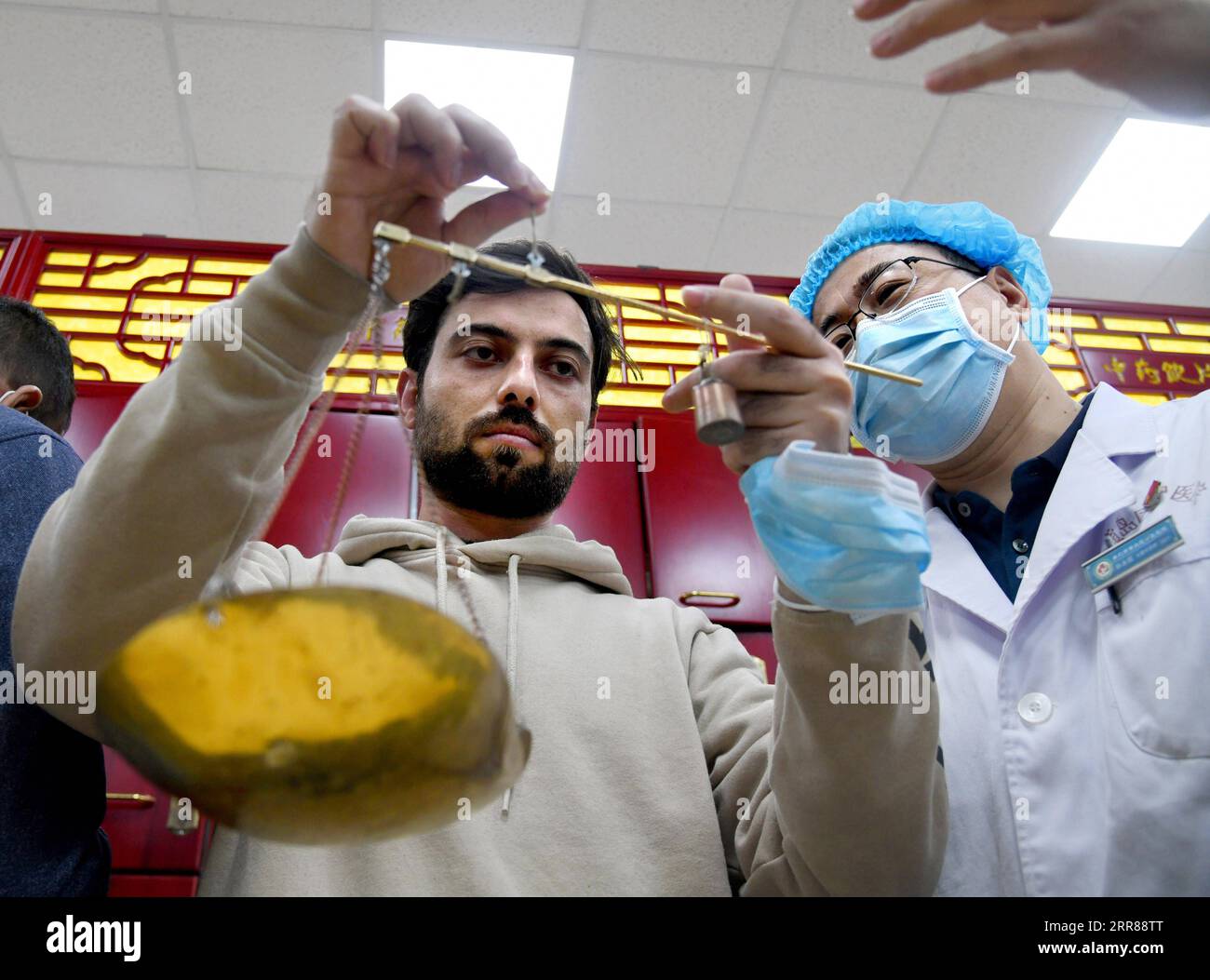 Chinese acupuncture student hi-res stock photography and images - Alamy