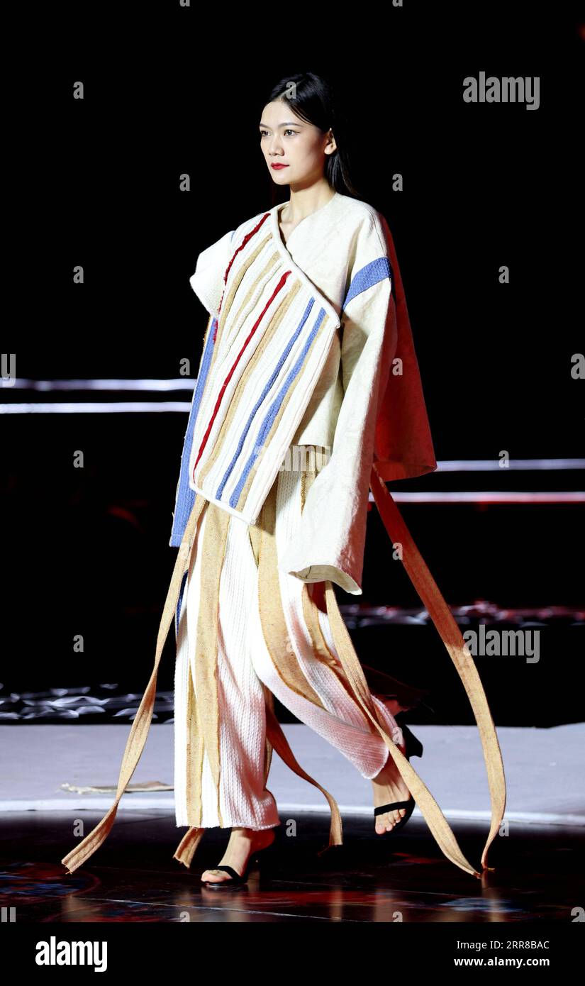 210429 -- TONGLU, April 29, 2021 -- A model presents a creation during a design exhibition featuring indigenous style in Eshan Ethnic Village of Tonglu County, east China s Zhejiang Province, April 28, 2021.  CHINA-ZHEJIANG-TONGLU-DESIGN EXHIBITION CN ChenxJianli PUBLICATIONxNOTxINxCHN Stock Photo