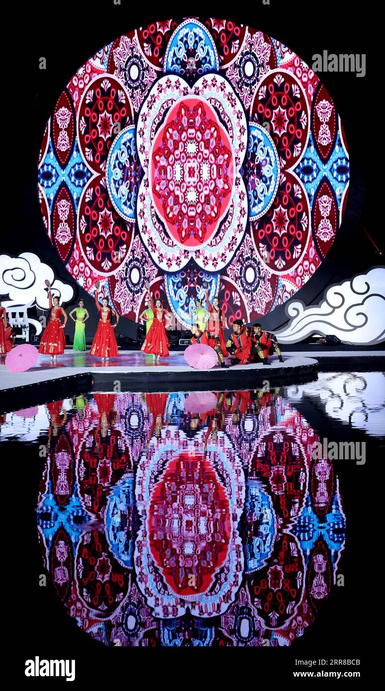 210429 -- TONGLU, April 29, 2021 -- Performers dance during a design exhibition featuring indigenous style in Eshan Ethnic Village of Tonglu County, east China s Zhejiang Province, April 28, 2021.  CHINA-ZHEJIANG-TONGLU-DESIGN EXHIBITION CN ChenxJianli PUBLICATIONxNOTxINxCHN Stock Photo