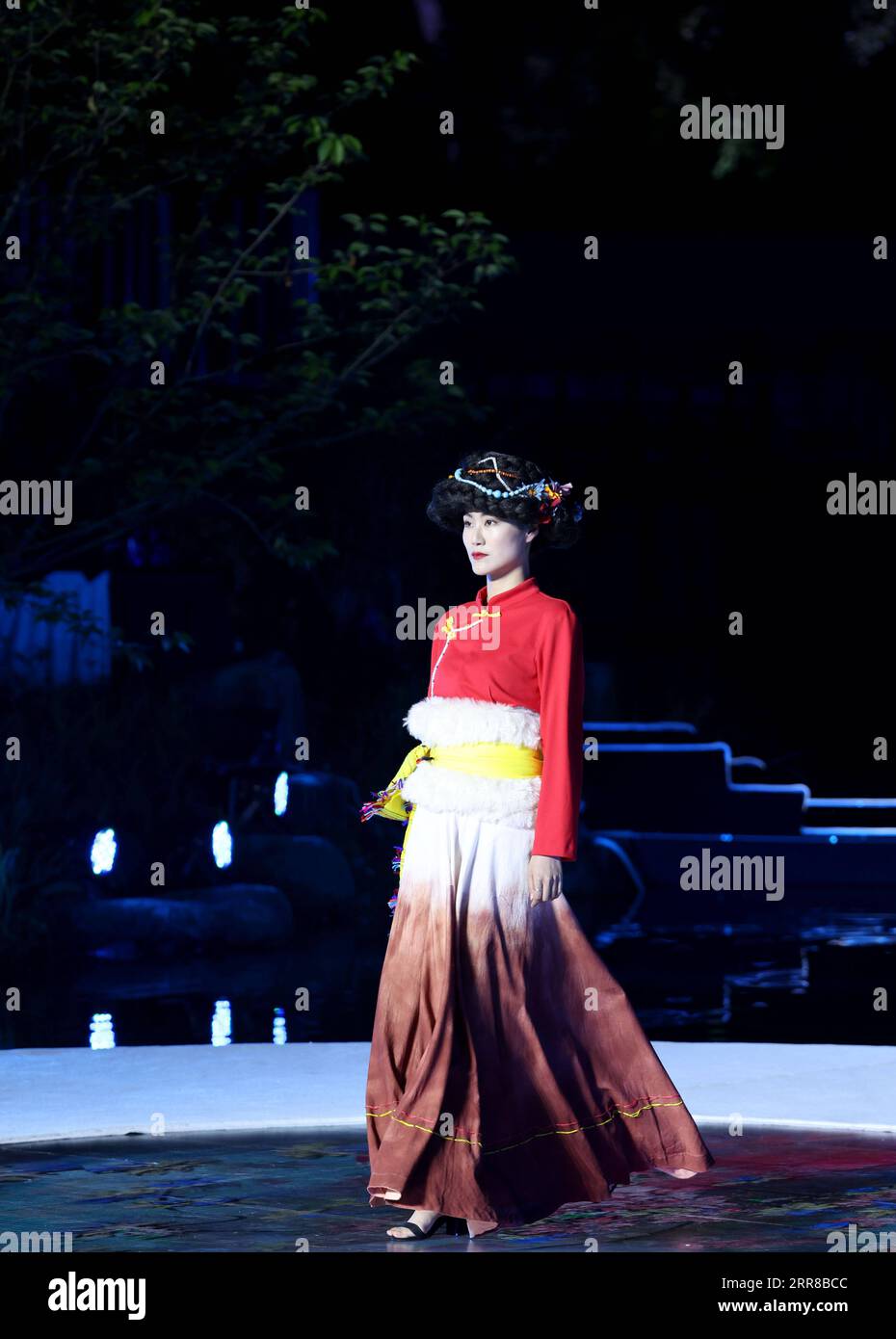 210429 -- TONGLU, April 29, 2021 -- A model presents a creation during a design exhibition featuring indigenous style in Eshan Ethnic Village of Tonglu County, east China s Zhejiang Province, April 28, 2021.  CHINA-ZHEJIANG-TONGLU-DESIGN EXHIBITION CN ChenxJianli PUBLICATIONxNOTxINxCHN Stock Photo