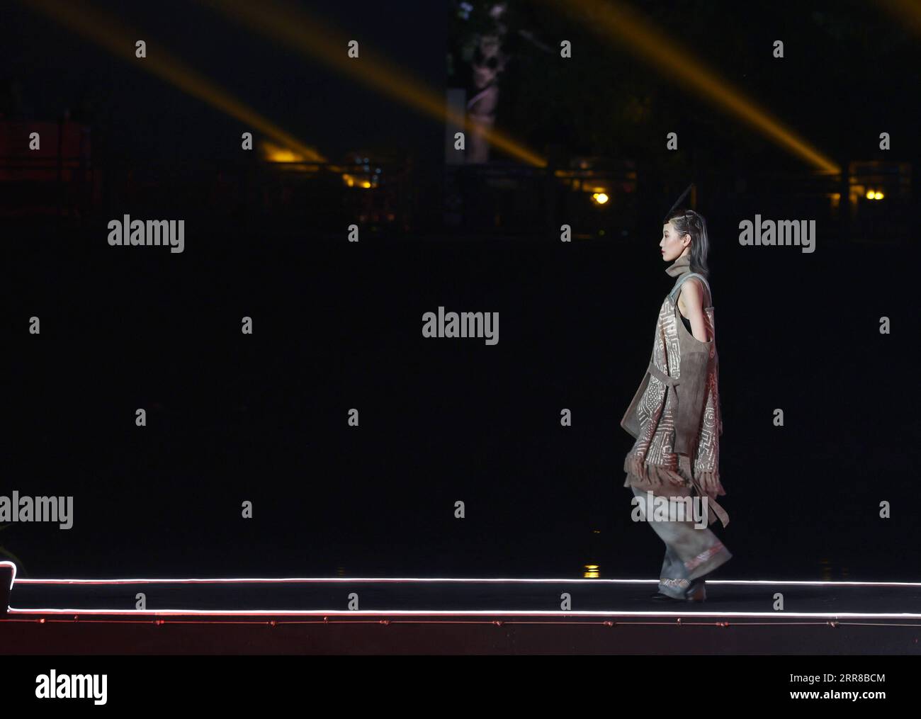 210429 -- TONGLU, April 29, 2021 -- A model presents a creation during a design exhibition featuring indigenous style in Eshan Ethnic Village of Tonglu County, east China s Zhejiang Province, April 28, 2021.  CHINA-ZHEJIANG-TONGLU-DESIGN EXHIBITION CN ChenxJianli PUBLICATIONxNOTxINxCHN Stock Photo