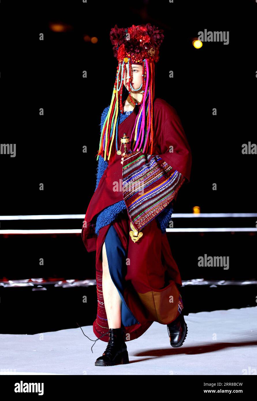 210429 -- TONGLU, April 29, 2021 -- A model presents a creation during a design exhibition featuring indigenous style in Eshan Ethnic Village of Tonglu County, east China s Zhejiang Province, April 28, 2021.  CHINA-ZHEJIANG-TONGLU-DESIGN EXHIBITION CN ChenxJianli PUBLICATIONxNOTxINxCHN Stock Photo