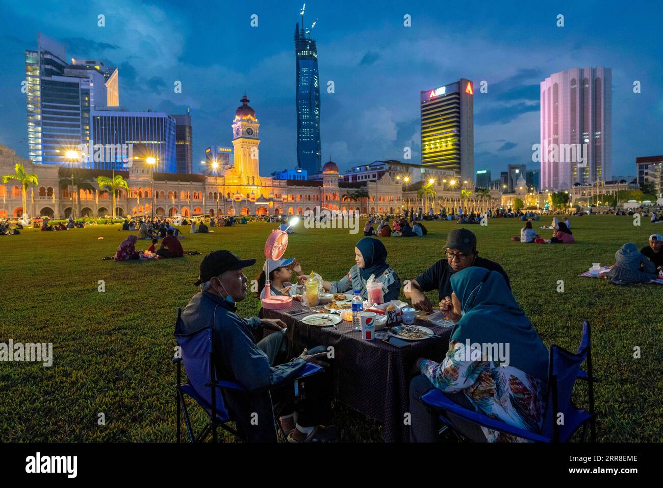 210505 -- KUALA LUMPUR, May 5, 2021 -- People have the fast breaking meal in the holy month of Ramadan on the Independence Square in Kuala Lumpur, Malaysia, May 1, 2021. TO GO WITH Feature: Malaysians adapt to new norm for Ramadan as pandemic drags on Photo by /Xinhua MALAYSIA-KUALA LUMPUR-COVID-19-RAMADAN ChongxVoonxChung PUBLICATIONxNOTxINxCHN Stock Photo