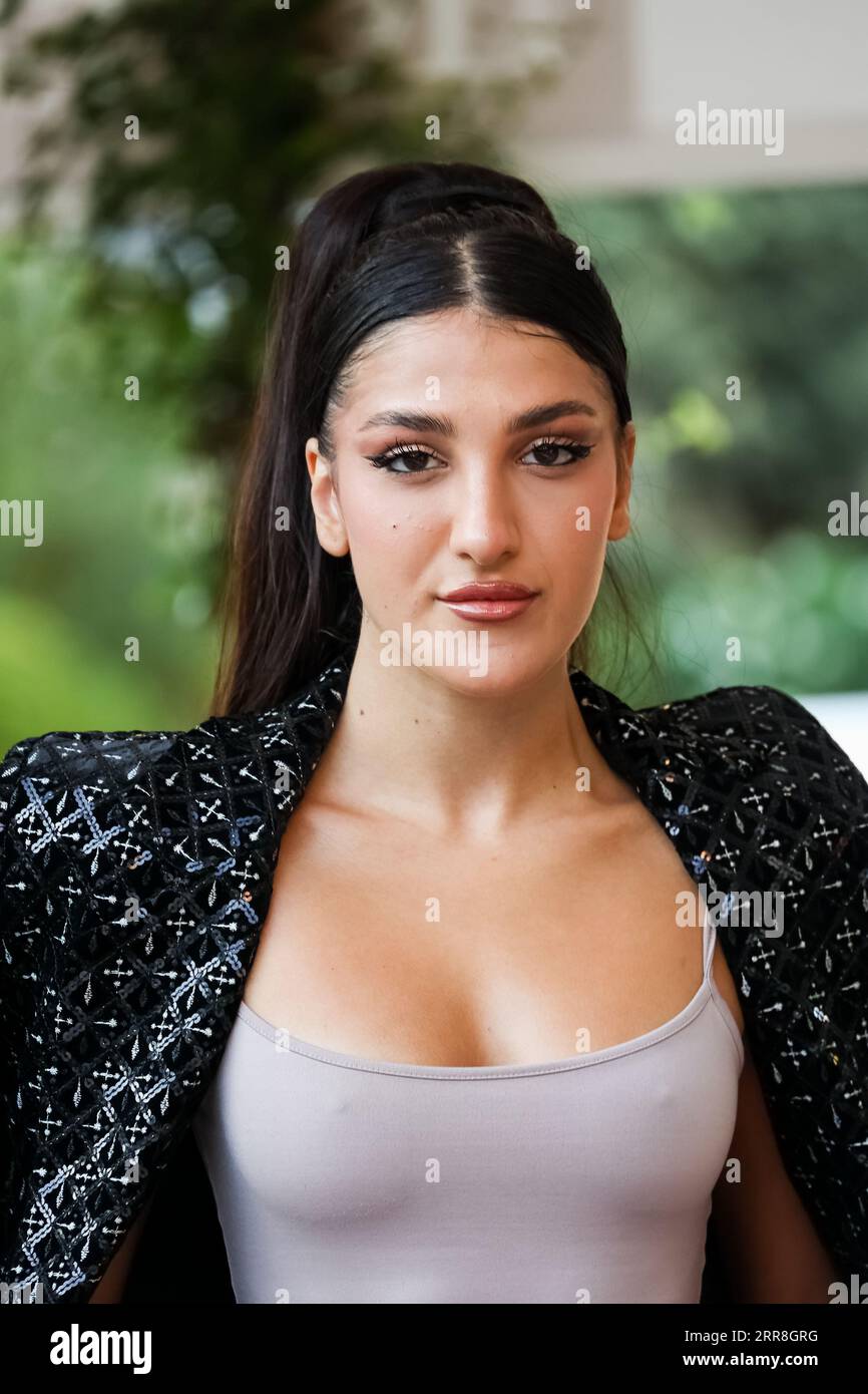 Bir yigit etuk ayolni eshakda sikadi