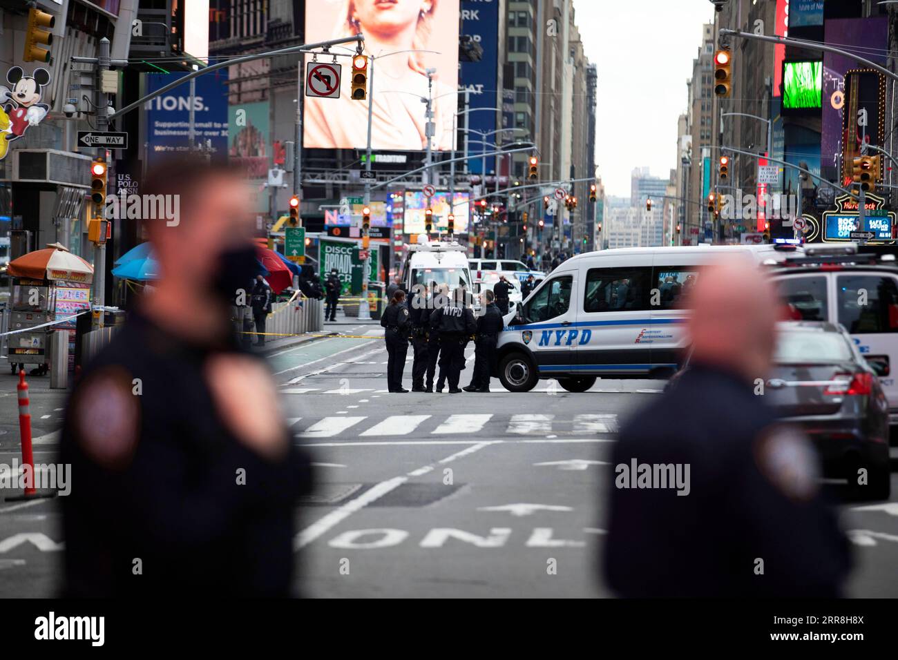 210509 -- NEW YORK, May 9, 2021 -- Policemen stand guard near a shooting scene in Times Square in New York, the United States, May 8, 2021. Two people, including a child, were shot in Times Square on Saturday afternoon, local media reported, citing police sources.  U.S.-NEW YORK-TIMES SQUARE-SHOOTING WangxYing PUBLICATIONxNOTxINxCHN Stock Photo