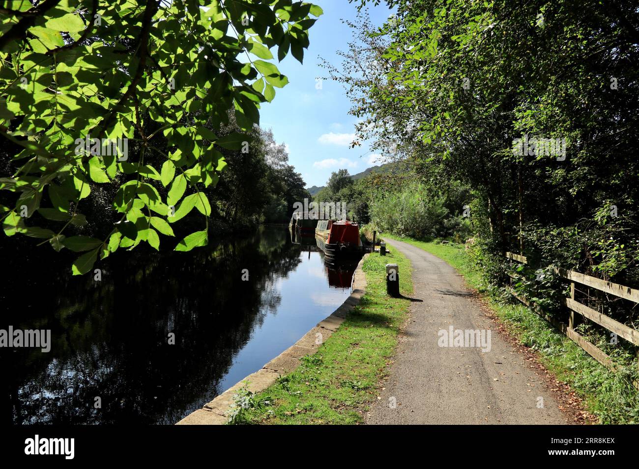 Towpath canal hi-res stock photography and images - Alamy
