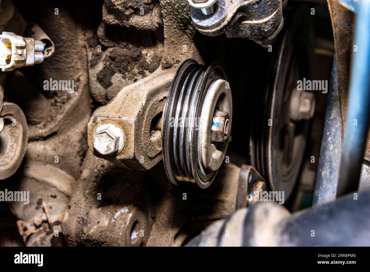 Attachment belt tensioner roller, when replacing the alternator belt