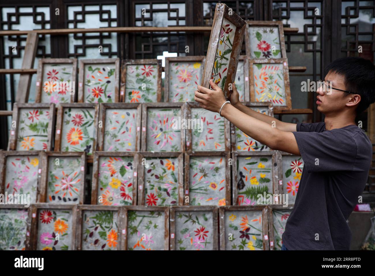 Ancient chinese paper making hires stock photography and images Alamy