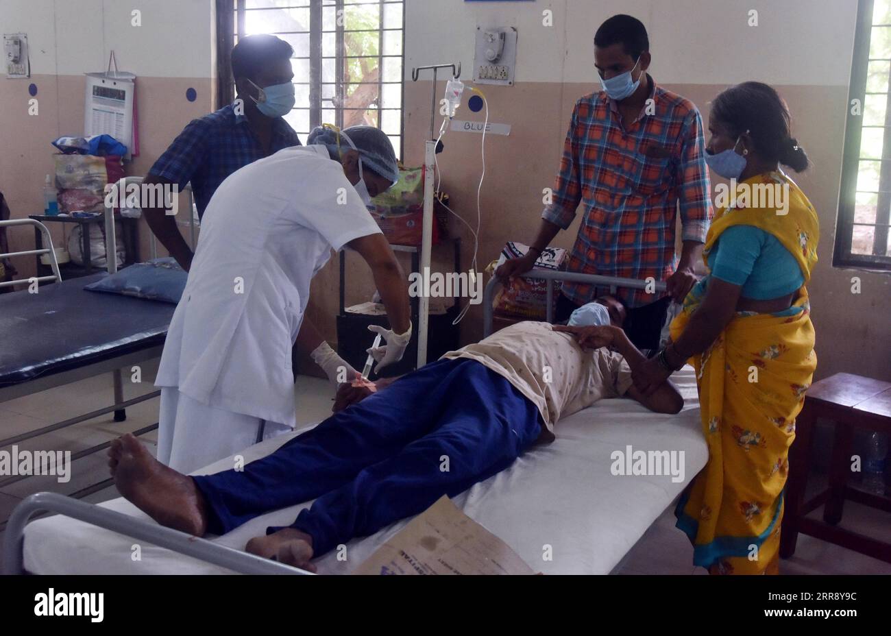 210520 -- HYDERABAD, May 20, 2021  -- A medical worker treats a patient infected with mucormycosis, commonly known as black fungus, at a hospital in Koti, Hyderabad, India, on May 20, 2021. India s federal government has asked all states to declare black fungus mucormycosis an epidemic, officials said Thursday. Str/ INDIA-HYDERABAD-BLACK FUNGUS INFECTION-TREATMENT Xinhua PUBLICATIONxNOTxINxCHN Stock Photo