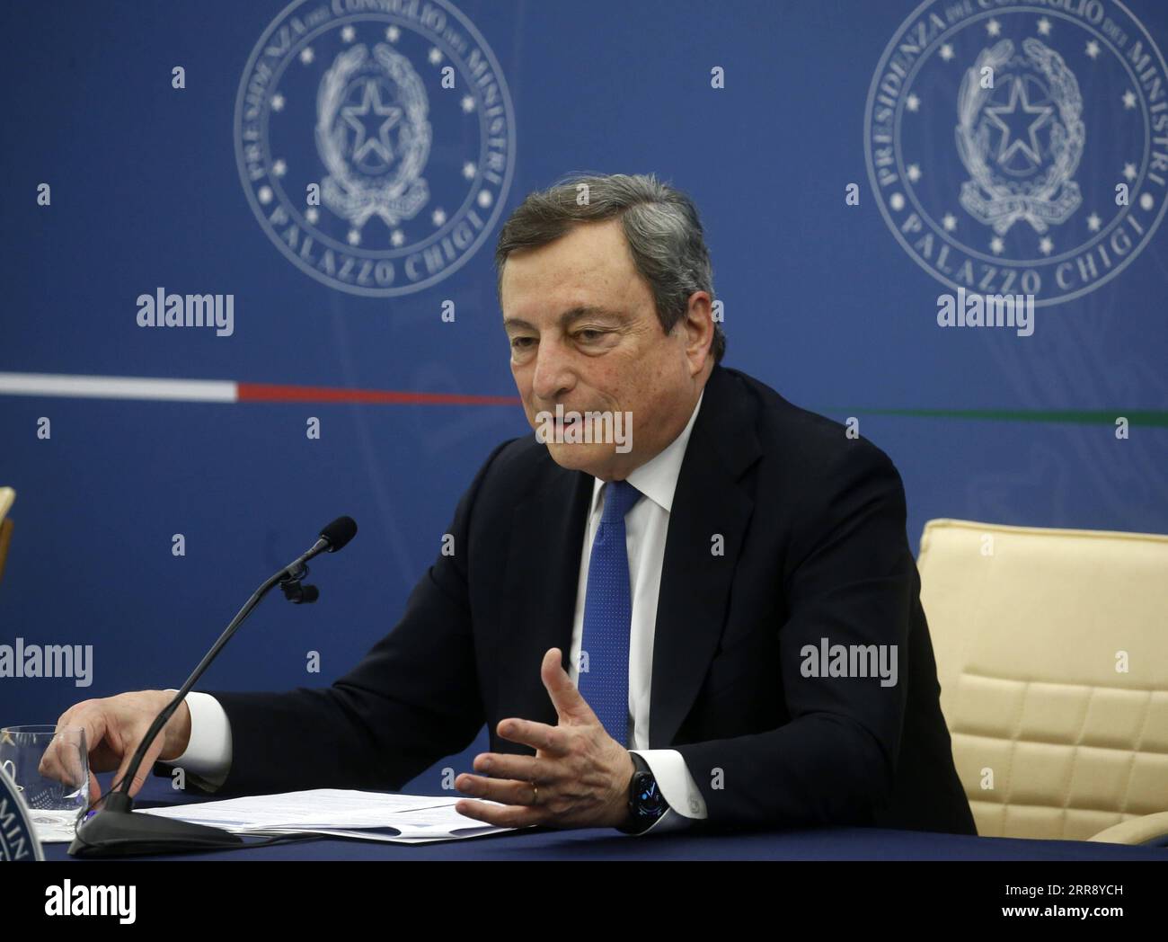 210520 -- ROME, May 20, 2021 -- Italian Prime Minister Mario Draghi speaks at a news conference in Rome, Italy, on May 20, 2021. The Italian government on Thursday approved a 40-billion-euro 48.9-billion-U.S. dollar relief package to support the country s businesses and workers affected by the COVID-19 restrictions. The new relief measures included 17 billion euros of financial aid to companies, and nine billion euros for business credit support, according to Prime Minister Mario Draghi. Str/Xinhua ITALY-ROME-PM-ECONOMY-STIMULUS Stringer PUBLICATIONxNOTxINxCHN Stock Photo