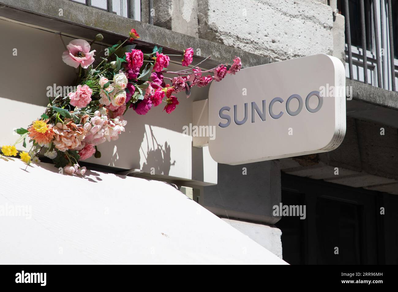 Paris , France - 09 06 2023 : suncoo paris logo brand shop and text ...