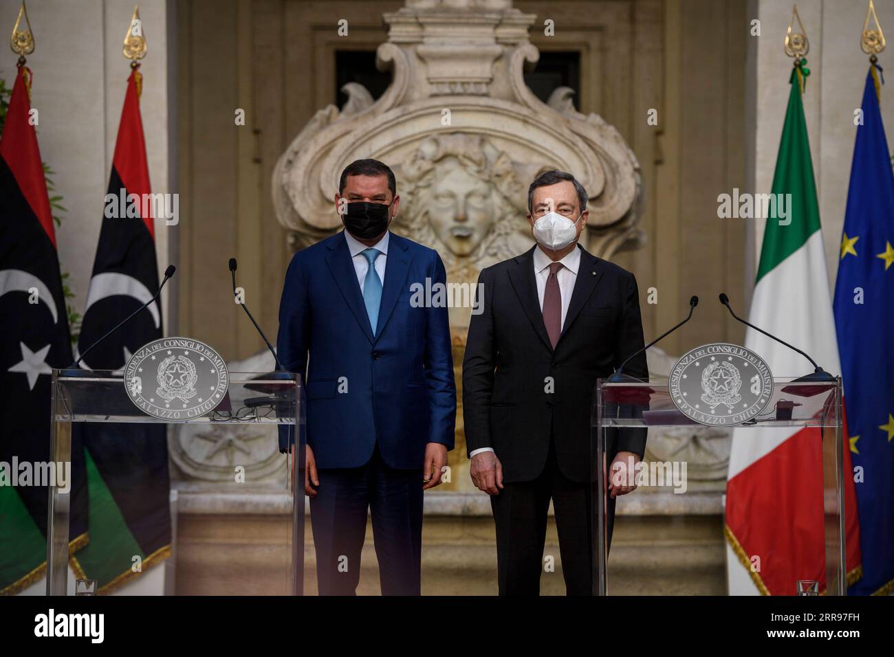 210531 -- ROME, May 31, 2021 -- Italian Prime Minister Mario Draghi R and Libyan Prime Minister Abdul Hamid Dbeibah attend a joint press conference in Rome, Italy, on May 31, 2021. Italy and Libya will work together on illegal immigration and renewable energies, Draghi and Dbeibah told reporters at the joint press conference after meeting here on Monday.  via Xinhua ITALY-ROME-LIBYA-PMS-PRESS CONFERENCE Pool PUBLICATIONxNOTxINxCHN Stock Photo