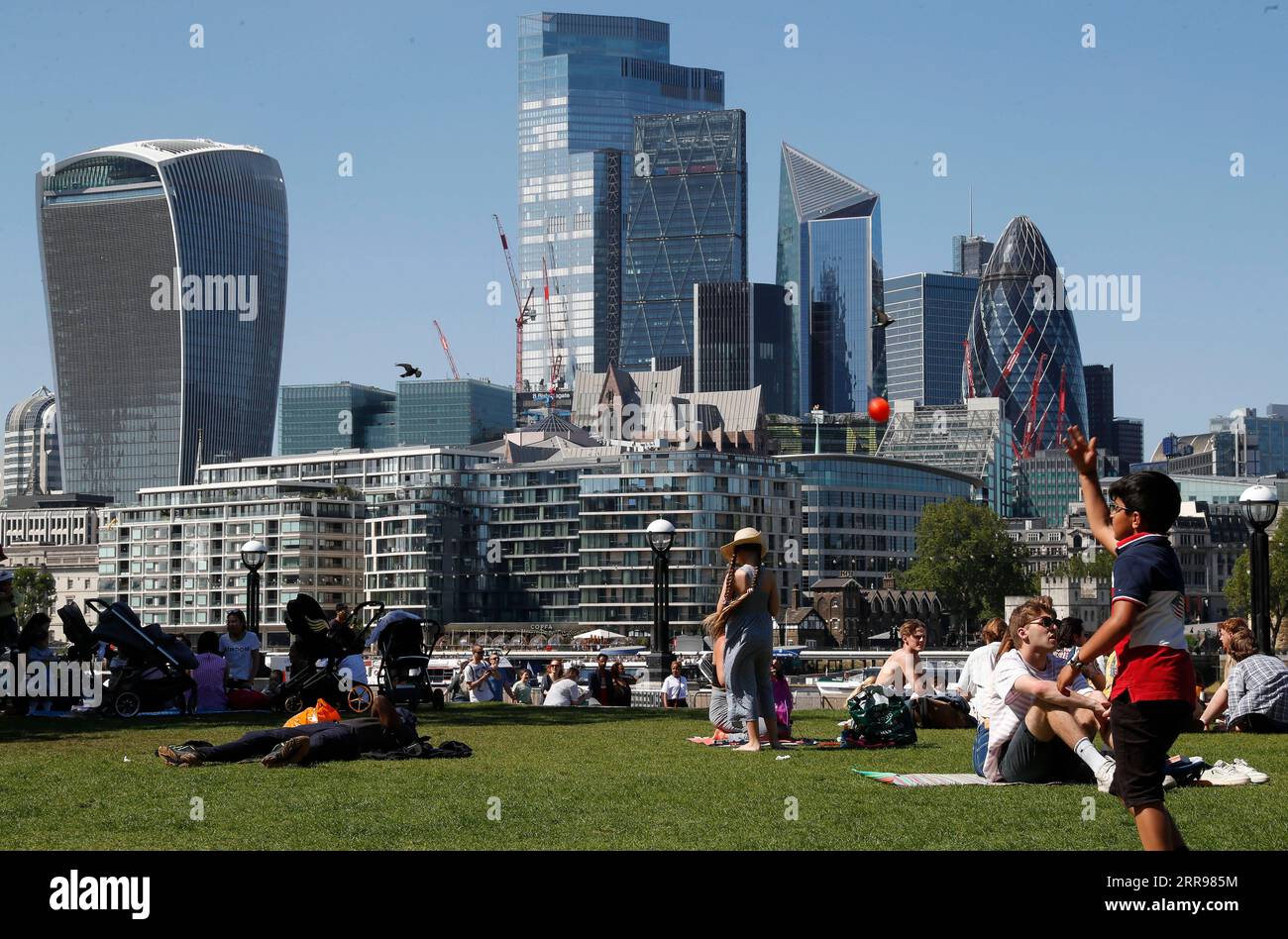 210602 -- LONDON, June 2, 2021 -- People enjoy sunshine, backdropped by the City of London buildings in London, Britain, June 1, 2021. Britain remains in a vulnerable position in fighting coronavirus despite the progress of the country s vaccination program, a scientist advising the British government said Tuesday. Professor Adam Finn from the Joint Committee on Vaccination and Immunisation, which advises the government on vaccine priority, said the job to contain the pandemic is not done as large numbers of people are still unvaccinated.  BRITAIN-LONDON-COVID-19 HanxYan PUBLICATIONxNOTxINxCHN Stock Photo