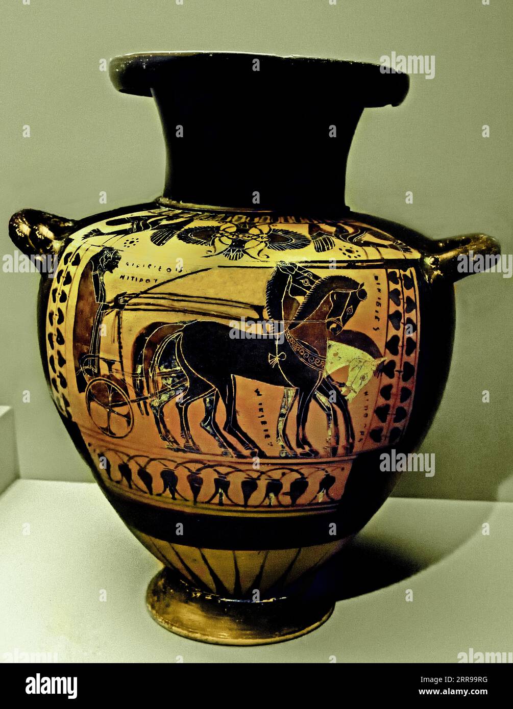 Black figure hydria (vessel for water ) depicting a quadriga (four-horse chariot) by Guglielmi painter. Athens, Museum, Greek, Greece. . Museum of Cycladic Art, Stock Photo