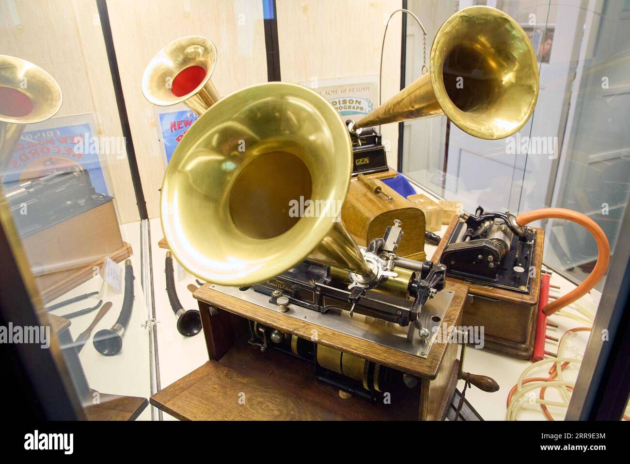 210612 -- VIENNA, June 12, 2021 -- Photo taken on June 9, 2021 shows the collection of the Phonomuseum in Vienna, Austria. The Phonomuseum has 1000 exhibits, of which around 300 are on display. The main hall is entitled Edison s legacy - when machines learned to speak - phonographs and gramophones from 1877 to 1939 . Photo by Georges Schneider/Xinhua AUSTRIA-VIENNA-PHONOGRAPHS-GRAMOPHONES-MUSEUM GuoxChen PUBLICATIONxNOTxINxCHN Stock Photo