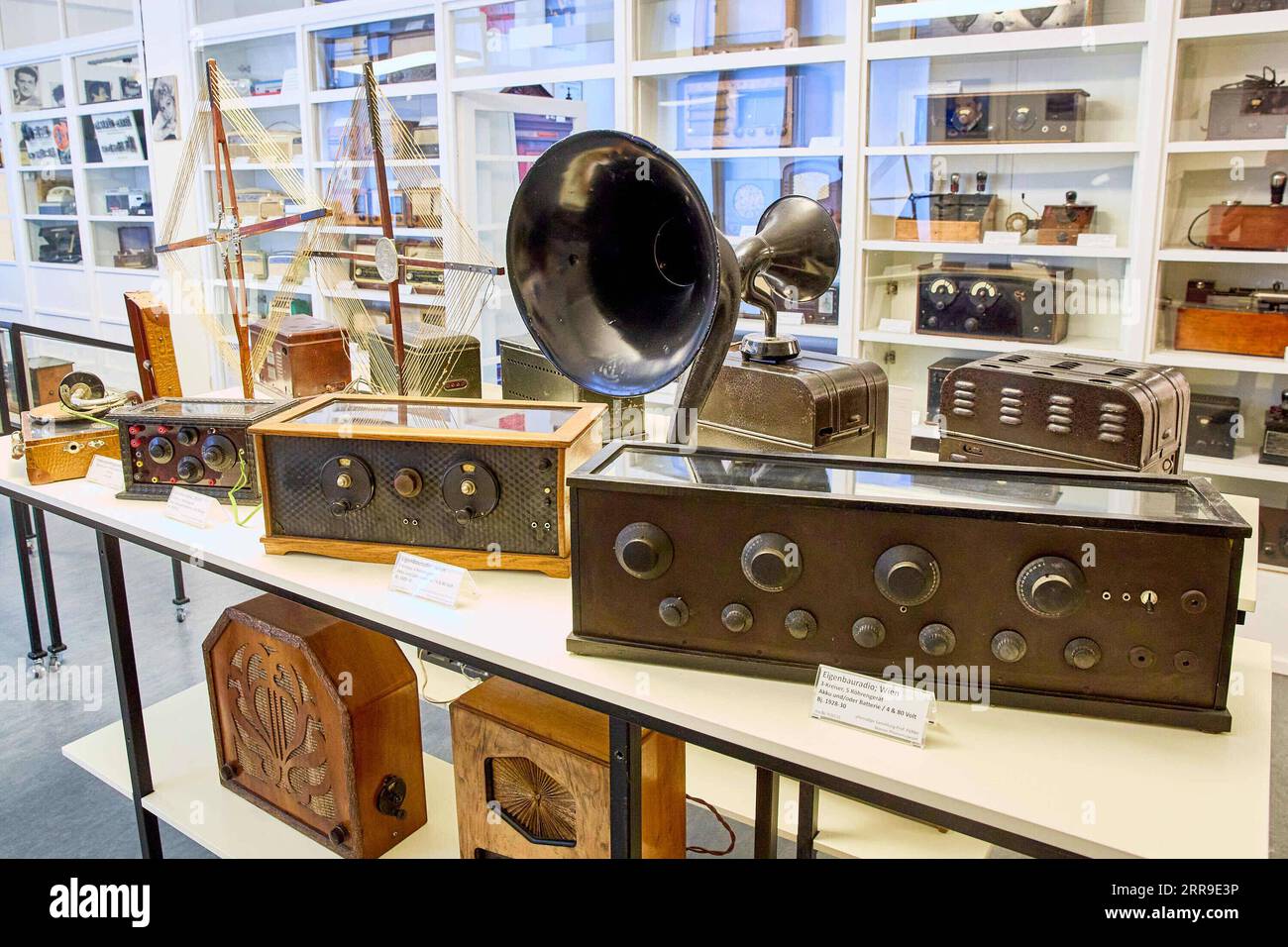 210612 -- VIENNA, June 12, 2021 -- Photo taken on June 9, 2021 shows the collection of the Phonomuseum in Vienna, Austria. The Phonomuseum has 1000 exhibits, of which around 300 are on display. The main hall is entitled Edison s legacy - when machines learned to speak - phonographs and gramophones from 1877 to 1939 . Photo by Georges Schneider/Xinhua AUSTRIA-VIENNA-PHONOGRAPHS-GRAMOPHONES-MUSEUM GuoxChen PUBLICATIONxNOTxINxCHN Stock Photo