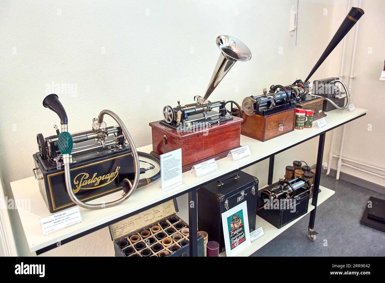 210612 -- VIENNA, June 12, 2021 -- Photo taken on June 9, 2021 shows the collection of the Phonomuseum in Vienna, Austria. The Phonomuseum has 1000 exhibits, of which around 300 are on display. The main hall is entitled Edison s legacy - when machines learned to speak - phonographs and gramophones from 1877 to 1939 . Photo by Georges Schneider/Xinhua AUSTRIA-VIENNA-PHONOGRAPHS-GRAMOPHONES-MUSEUM GuoxChen PUBLICATIONxNOTxINxCHN Stock Photo