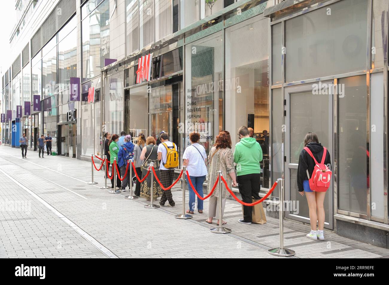 Cork city, Ireland. 7th September, 2023.H&M has opened its first H&M Home  in the heart of Cork city, people have been quing since 9am to shop at the  new home department. Credit:
