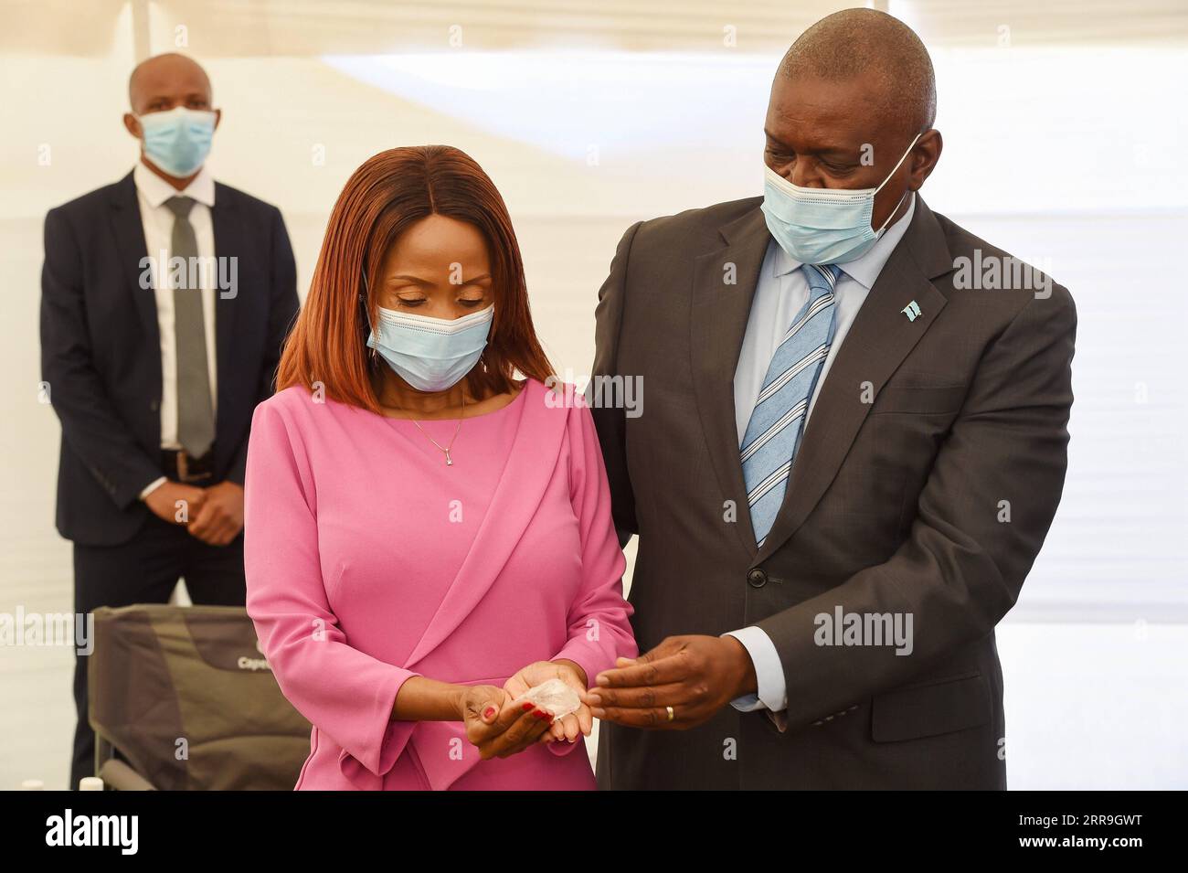 210616 -- GABORONE, June 16, 2021 -- Botswana President Mokgweetsi Masisi R and First Lady Neo Masisi hold the 1,098.30-carat diamond discovered by the Debswana Diamond Company in Gaborone, Botswana, on June 16, 2021. The Debswana Diamond Company on Wednesday presented a 1,098.30-carat diamond to Botswana President Mokgweetsi Masisi and the Cabinet in Gaborone, capital of Botswana. According to the company, the stone, discovered on June 1 from the south Kimberlite pipe at Jwaneng mine in the southern part of the country, is the largest of gem quality in the history of the company, a joint vent Stock Photo