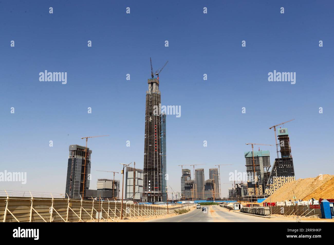 210617 -- NEW ADMINISTRATIVE CAPITAL EGYPT, June 17, 2021 -- Photo taken on June 17, 2021 shows the Iconic Tower C being topped out at the construction site of the central business district CBD project in new administrative capital, Egypt. With a commanding view of the modern buildings sprouting up in the central business district CBD of Egypt s new administrative capital, guests from China and Egypt on Thursday held a topping-out ceremony for the 385-meter-high Iconic Tower, which will be the tallest building in Africa upon completion.  TO GO WITH Feature: China-built tallest skyscraper in Af Stock Photo