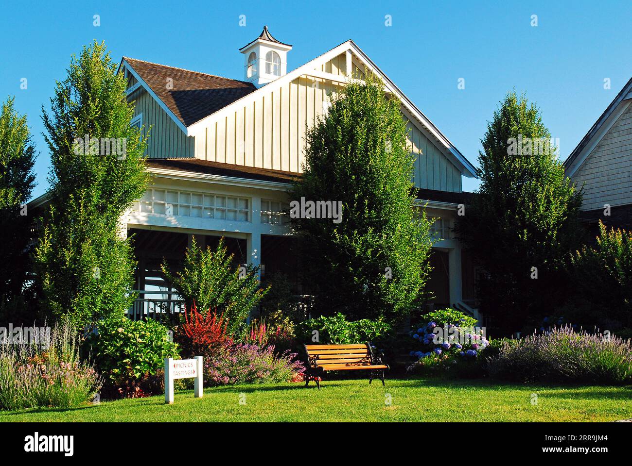 Gardens of a winery in Cutchogue Stock Photo Alamy