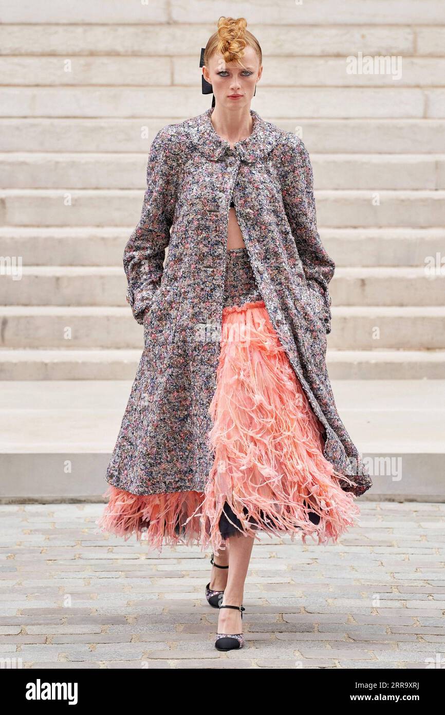 Haute couture chanel hi-res stock photography and images - Alamy