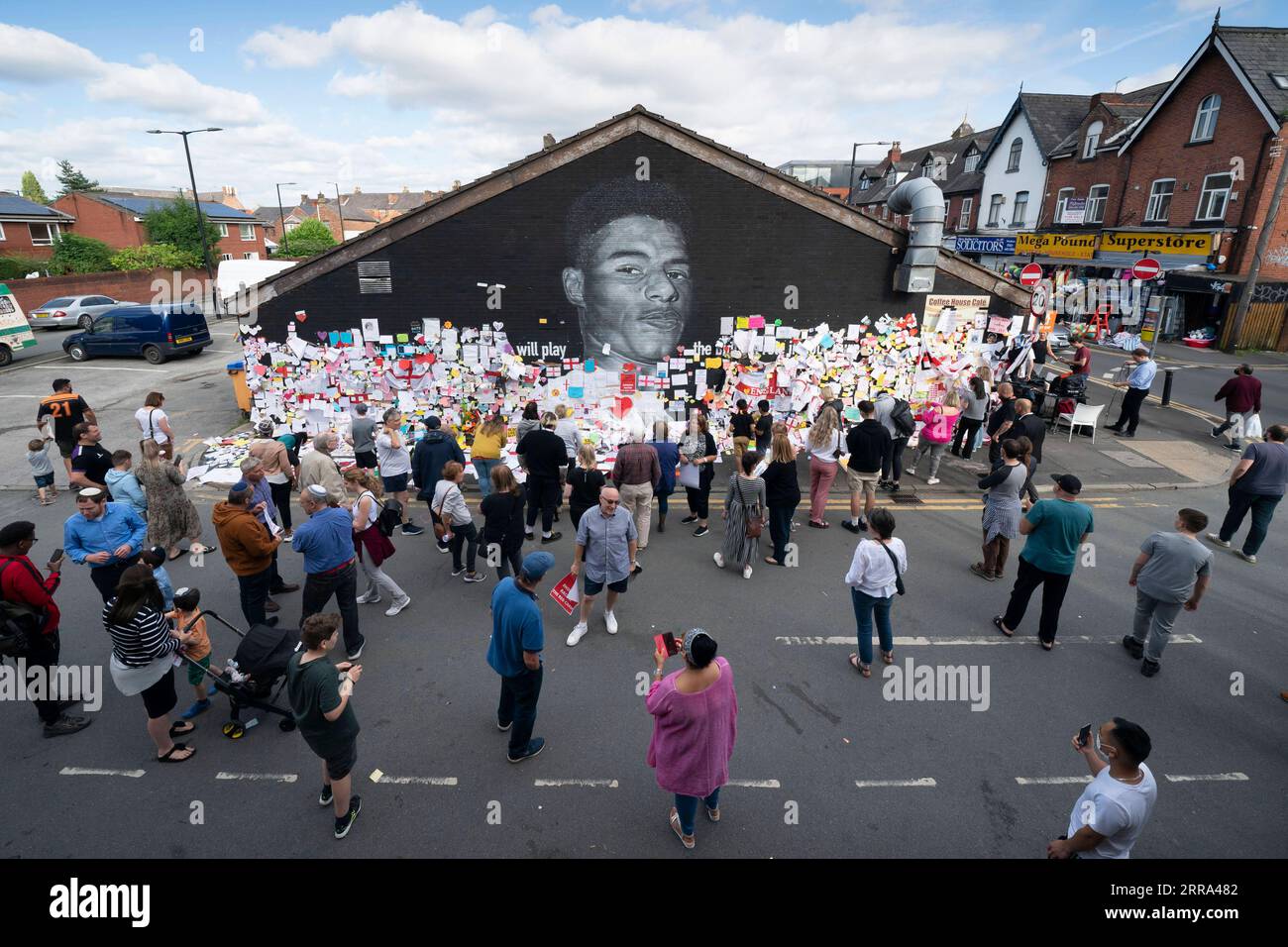 210715 -- MANCHESTER, July 15, 2021 -- People are seen by a mural honouring footballer Marcus Rashford which is covered with positive messages after having been vandalised with graffiti following England s defeat to Italy in the Euro 2020 final, in Manchester, Britain, on July 14, 2021. The artwork in the Withington in South Manchester was defaced shortly after England lost in a penalty shootout on Sunday but subsequently covered with messages of support by well wishers. Photo by Jon Super/Xinhua SP BRITAIN-MANCHESTER-FOOTBALL-MURAL-MARCUS RASHFORD HanxYan PUBLICATIONxNOTxINxCHN Stock Photo