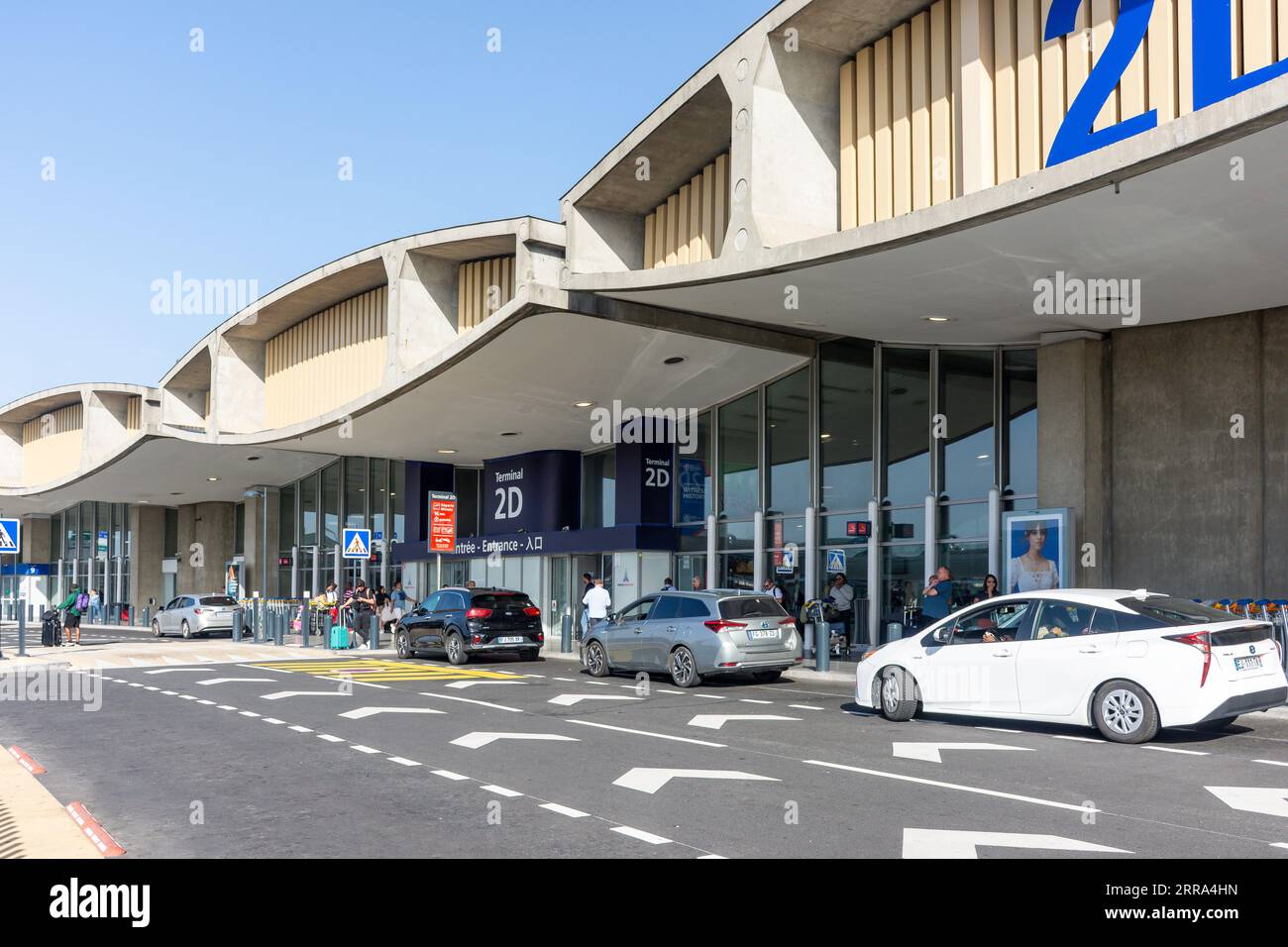 Terminal 2 entrance, Paris Charles de Gaulle Airport (Aéroport de Paris-Charles-de-Gaulle), Roissy-en-France, Île-de-France, France Stock Photo