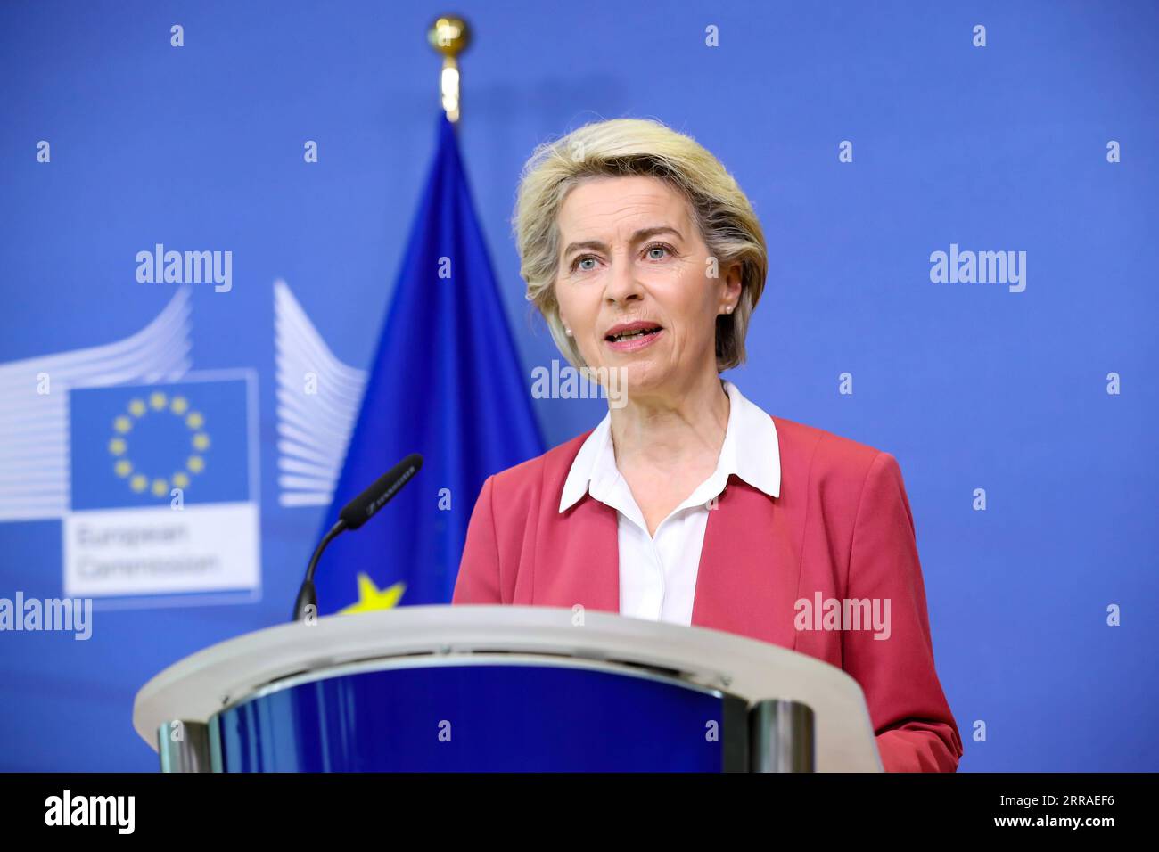 Bilder des Jahres 2021, News 07 Juli News Themen der Woche KW30 News Bilder des Tages 210727 -- BRUSSELS, July 27, 2021 -- European Commission President Ursula von der Leyen makes a statement on the European Union EU Vaccines Strategy in Brussels, Belgium, July 27, 2021. Seventy percent of adults in EU have received at least one vaccine dose against COVID-19, she said on Tuesday.  BELGIUM-BRUSSELS-EU-COVID-19-VACCINATION ZhangxCheng PUBLICATIONxNOTxINxCHN Stock Photo