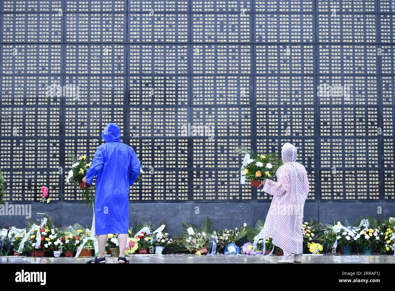 210728 -- TANGSHAN, July 28, 2021 -- People mourn for victims in the 1976 Tangshan earthquake at the Tangshan Earthquake Memorial Park in north China s Hebei Province, July 27, 2021. Wednesday marks the 45th anniversary of the Tangshan earthquake. The 7.8-magnitude quake struck the city of Tangshan in Hebei Province on July 28, 1976, killing more than 240,000 people and destroying virtually all buildings.  CHINA-HEBEI-TANGSHAN EARTHQUAKE-45TH ANNIVERSARY CN MuxYu PUBLICATIONxNOTxINxCHN Stock Photo
