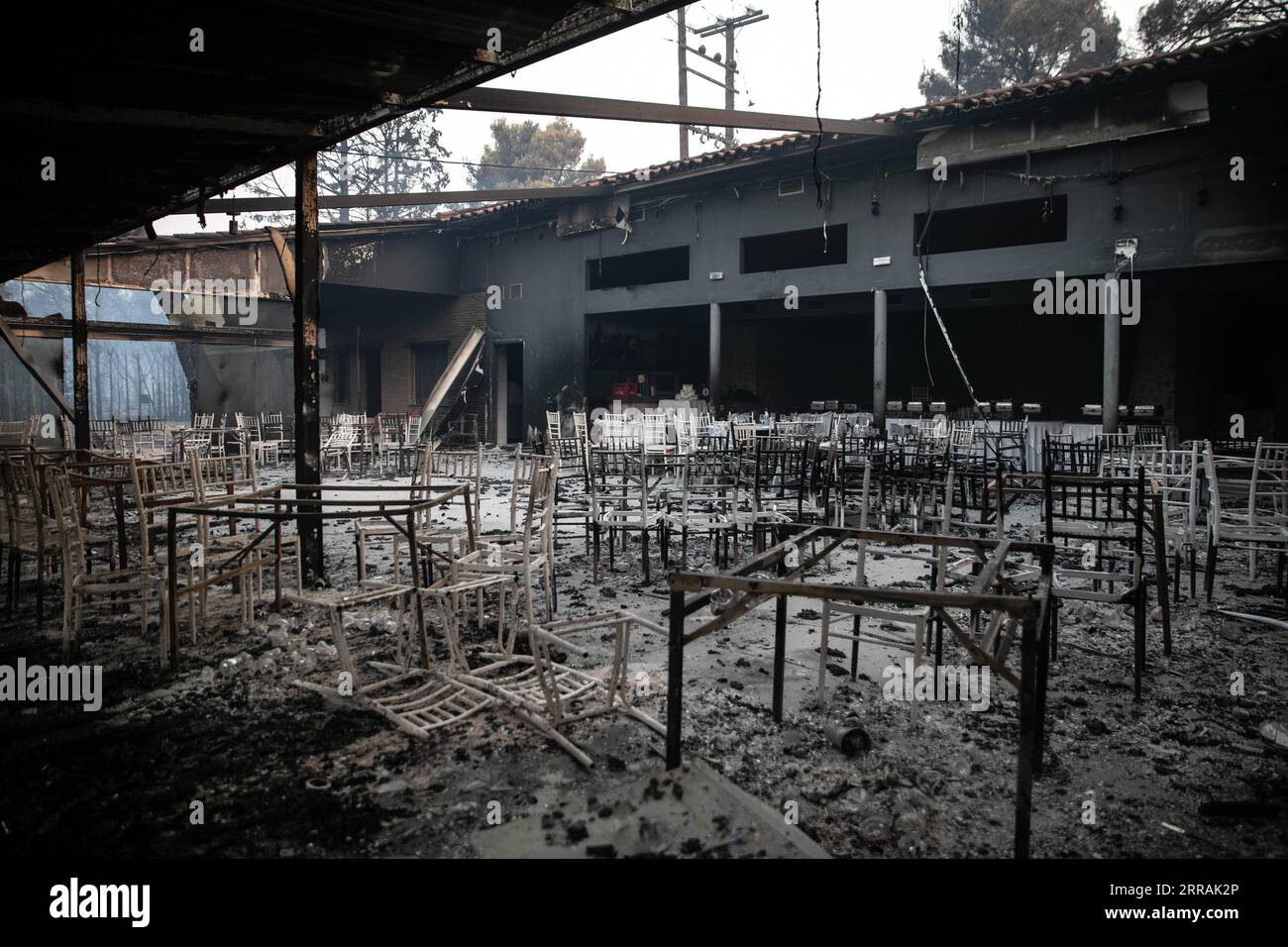 210804 -- ATHENS, Aug. 4, 2021 -- Photo shows a burned event hall after a forest fire raged in Varybobi, a northern suburb of Athens, Greece, Aug. 4, 2021. The fire in Varybobi in the north of Athens has burnt approximately 1,250 hectares of forest and other land, while almost 100 houses, dozens of cars and 27 businesses have been damaged so far, Greek Deputy Minister for Civil Protection and Crisis Management Nikos Hardalias told a press briefing here on Wednesday. Photo by /Xinhua GREECE-ATHENS-WILDFIRE-AFTERMATH LEFTERISxPARTSALIS PUBLICATIONxNOTxINxCHN Stock Photo