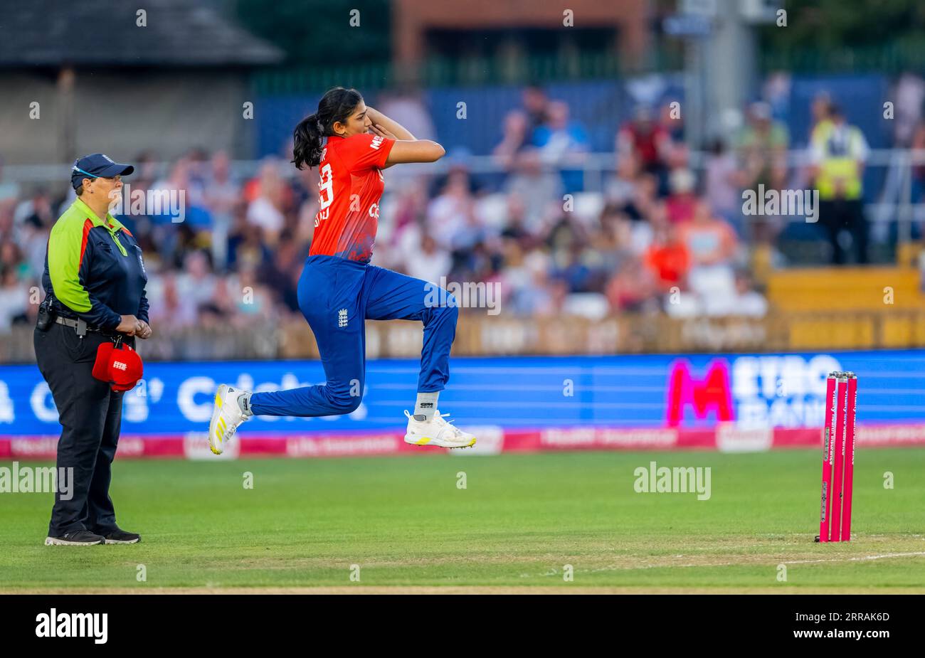 Mahika Gaur bowling for England watched by umpire Sue Redfern in the third Vitality IT20 between England and Sri Lanka Stock Photo