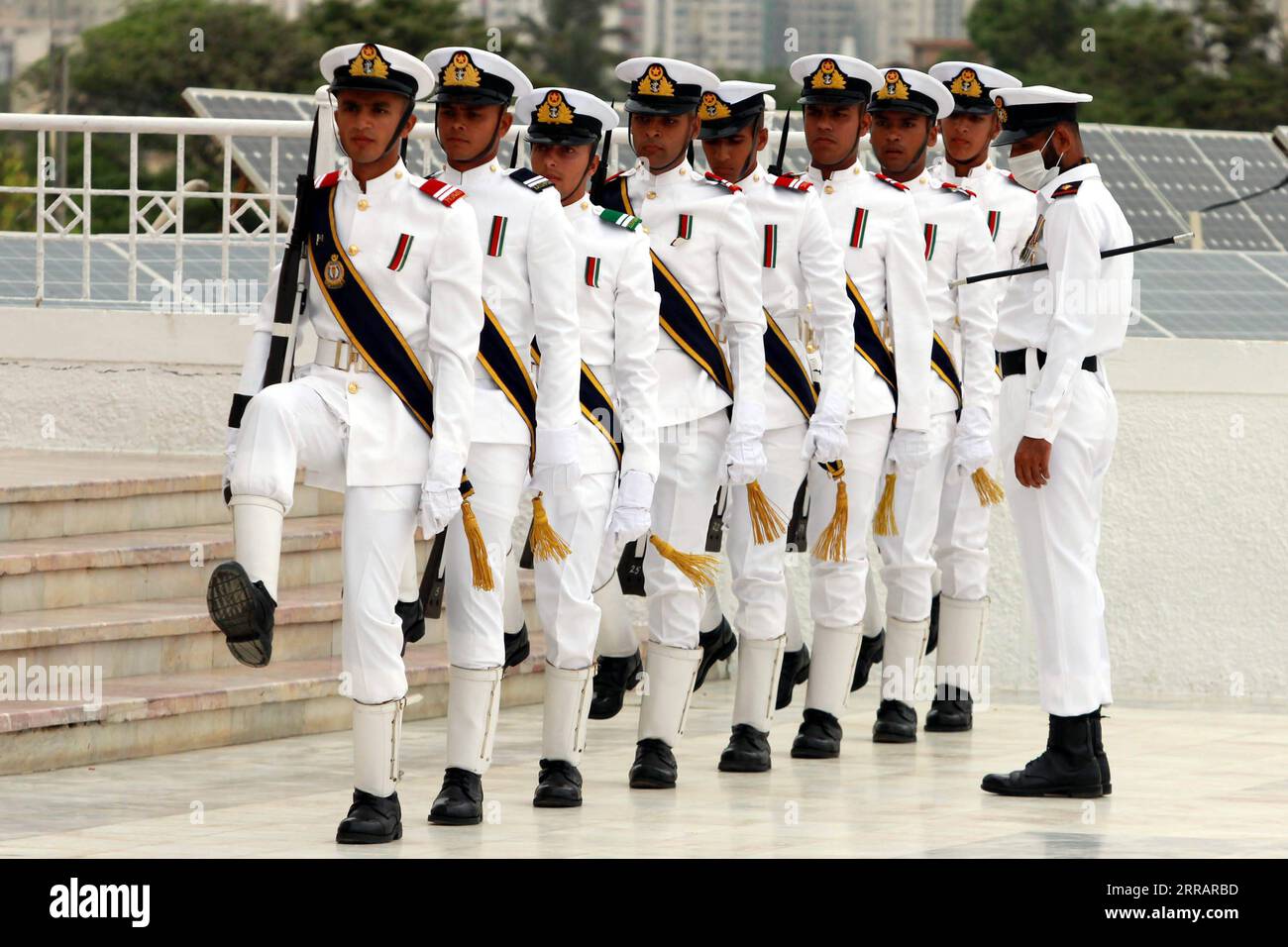210814 KARACHI, Aug. 14, 2021 Pakistani soldiers attend a