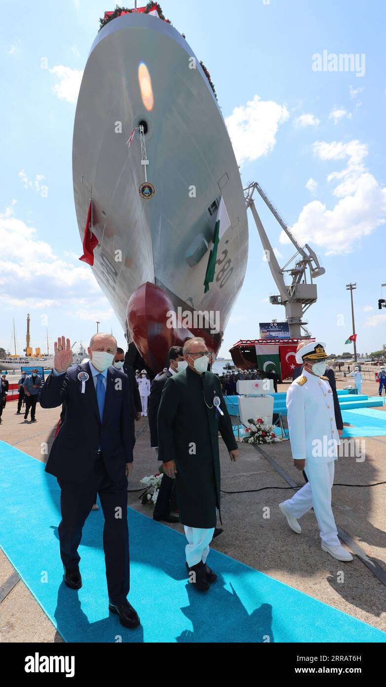 210815 -- ISTANBUL, Aug. 15, 2021  -- Turkish President Recep Tayyip Erdogan 1st L, front and Pakistani President Arif Alvi 2nd L, front attend a naval ceremony in Istanbul, Turkey, on Aug. 15, 2021. Erdogan said on Sunday that Turkey would exert all efforts to bring stability to Afghanistan. Erdogan vowed to increase cooperation with Pakistan to dispel the concerns that the growing instability could trigger a new wave of migration from Afghanistan.  TURKEY-ISTANBUL-PAKISTAN-PRESIDENT-MEET Xinhua PUBLICATIONxNOTxINxCHN Stock Photo