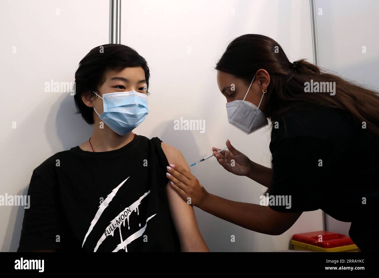 210822 -- LISBON, Aug. 22, 2021 -- A boy receives his first dose of the COVID-19 vaccine at a vaccination center in Oeiras, Portugal, Aug. 21, 2021. Portugal started inoculating adolescents aged 12 to 15 against COVID-19. The country has reached its target of fully vaccinating 70 percent of its population against COVID-19. Photo by /Xinhua PORTUGAL-LISBON-VACCINATION-ADOLESCENTS PedroxFiuza PUBLICATIONxNOTxINxCHN Stock Photo