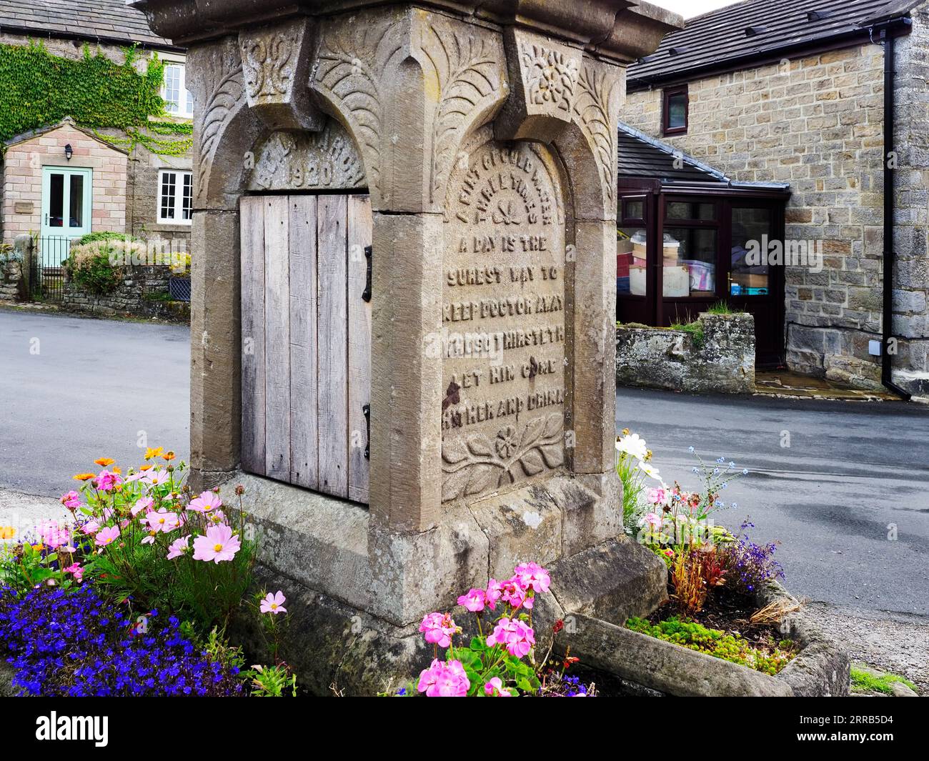 Drinking Fountain and War Memorial with inscription at Lofthouse