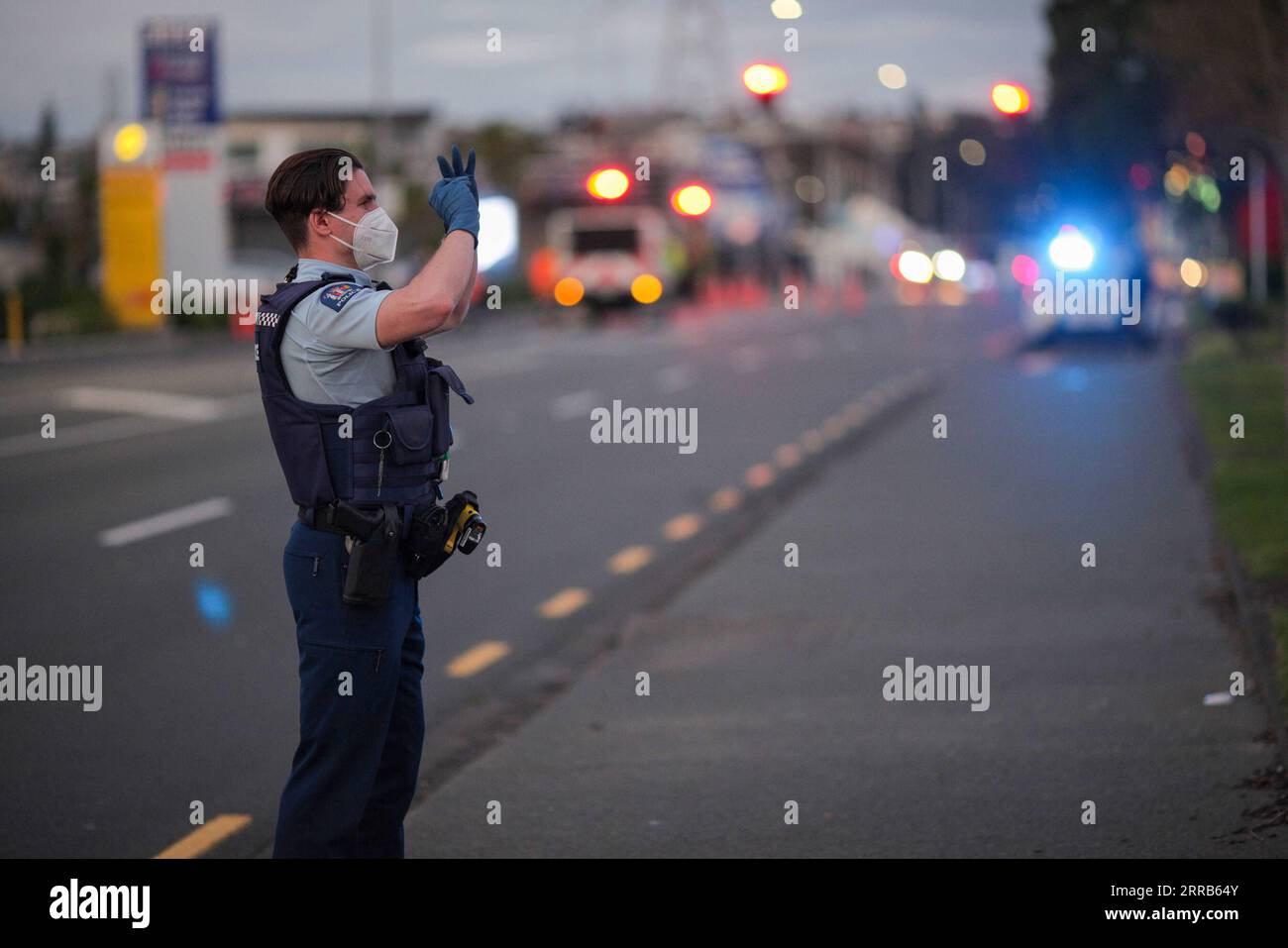 210903 -- AUCKLAND, Sept. 3, 2021 -- A police officer stands guard near the New Lynn supermarket in Auckland, New Zealand, Sept. 3, 2021. New Zealand Prime Minister Jacinda Ardern confirmed that the violent attack that happened at New Lynn supermarket in Auckland at 2:40 p.m. local time Friday was a terrorist attack carried out by an extremist. Photo by /Xinhua NEW ZEALAND-AUCKLAND-SUPERMARKET-TERRORIST ATTACK ZhaoxGang PUBLICATIONxNOTxINxCHN Stock Photo