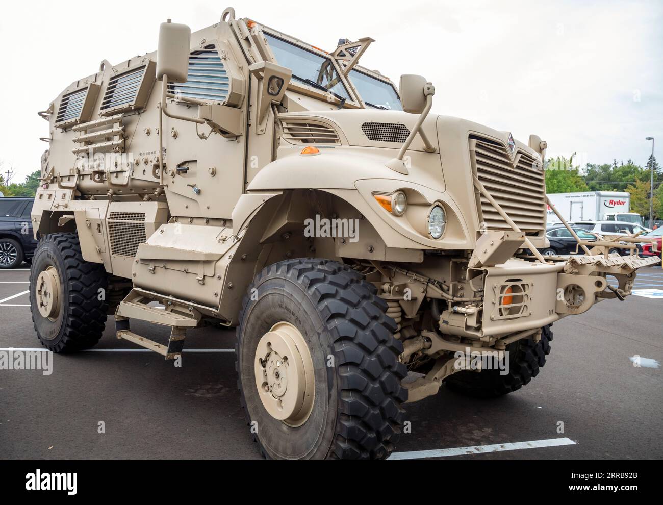 Novi, Michigan - Military contractors disiplay weapons for the U.S. Army at the Ground Vehicle Systems Engineering & Technology Symposium (GVSETS). Na Stock Photo