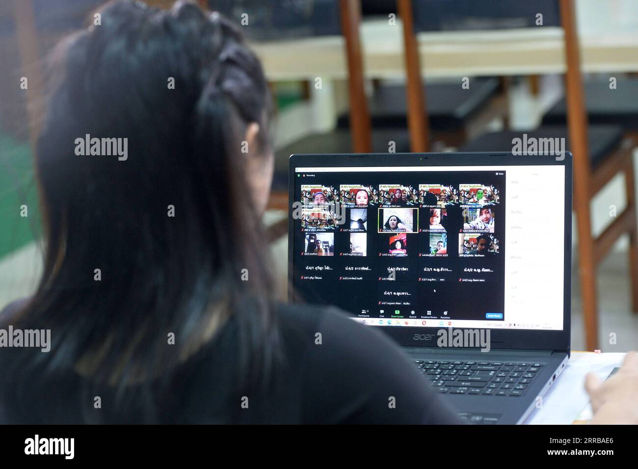 210911 -- BANGKOK, Sept. 11, 2021 -- A teacher gives a live-streamed lesson via an online class system at Suraomai school amid the COVID-19 pandemic in Bangkok, Thailand, on Sept. 10, 2021.  THAILAND-BANGKOK-COVID-19-ONLINE CLASS RachenxSageamsak PUBLICATIONxNOTxINxCHN Stock Photo