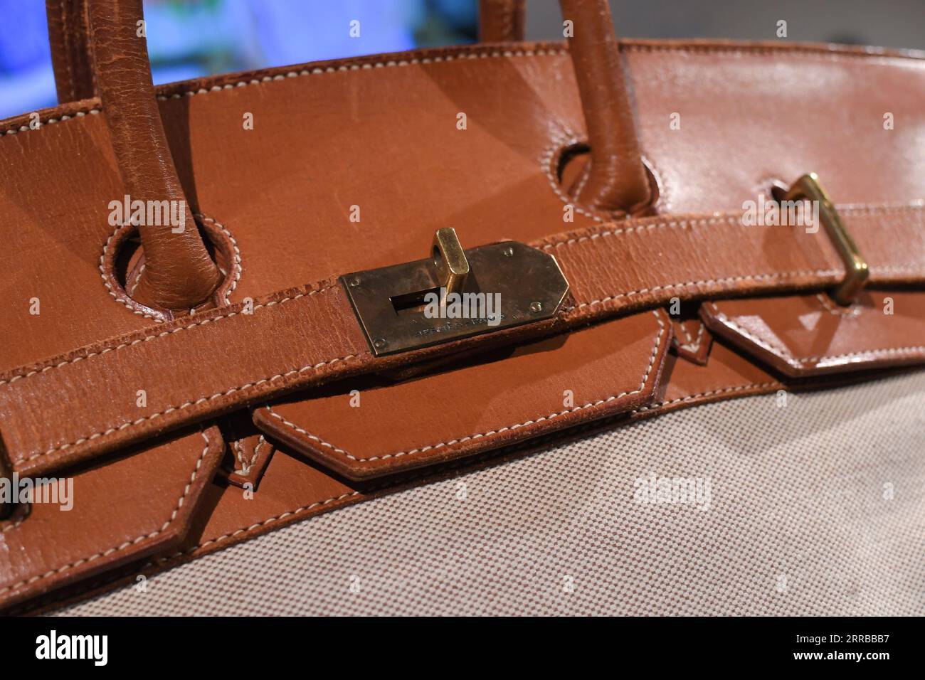 Hermès Birkin Fauve Barenia Handbag