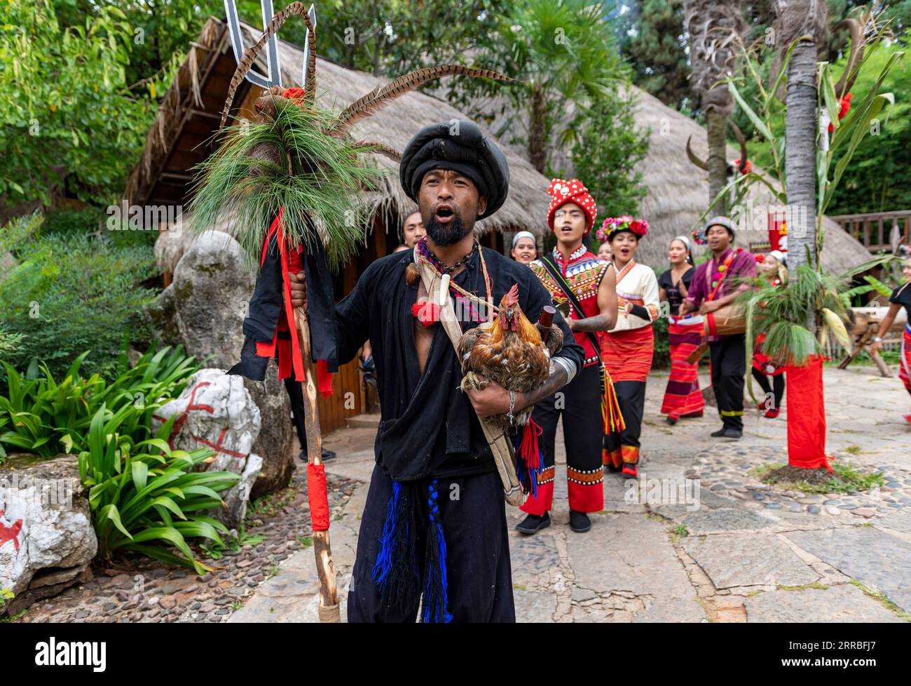 Yunnan actors hi-res stock photography and images - Alamy