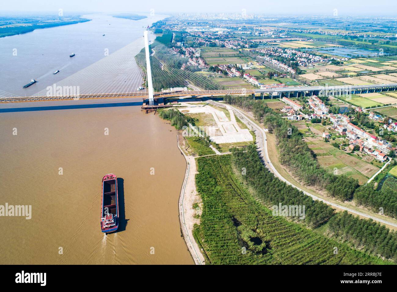 210925 -- WUHAN, Sept. 25, 2021 -- Aerial photo taken on Sept. 25, 2021 shows the Chibi Yangtze River road bridge in central China s Hubei Province. Two new bridges over the Yangtze River opened to traffic Saturday in central China s Hubei Province. With a total length of 31 km and an 808-meter-long main span, the Wuxue Yangtze River road bridge links Wuxue City with Yangxin County of Huangshi City. The bridge has six lanes with a designed speed of 100 kph. The 11.2-km Chibi Yangtze River road bridge, with a 720-meter-long main span, shortened the vehicular travel time between Chibi City and H Stock Photo